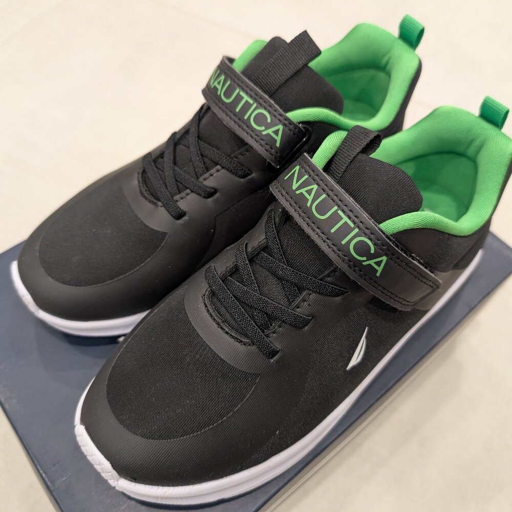 Nautica Boys Sneakers Athletic Running Shoe One-Strap Bungee Little kids size 3